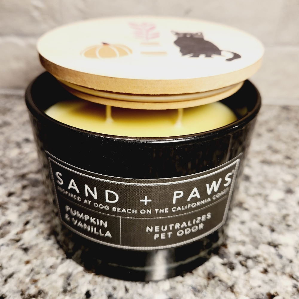 Sand + Paws Pumpkin & Vanilla Neutralizes Pet Odor 12oz Candle Halloween Fall